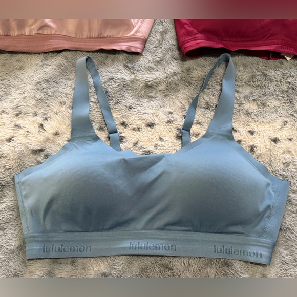 36D lululemon athletica Set of 3 Sports Bras Great Condition Blue Pink Maroon 😍 - Picture 14 of 15